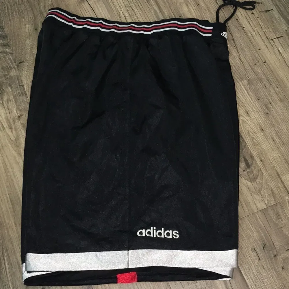 Vintage lined adidas men’s basketball shorts satin